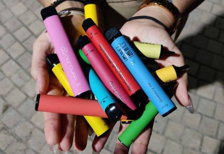 Alertan por reclutamiento de menores para vender vapeadores en escuelas de Guanajuato