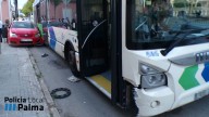 Un conductor chileno sin carné huye tras chocar contra un bus en Palma y sus padres intentan encubrirlo