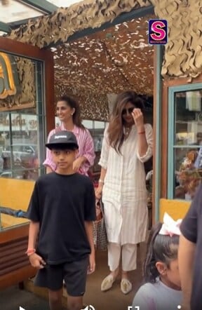Shilpa Shetty & Raj Kundra enjoy a fun family day out in Mumbai!