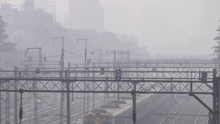 Mumbai air quality deteriorates a day after Diwali, AQI hits 212