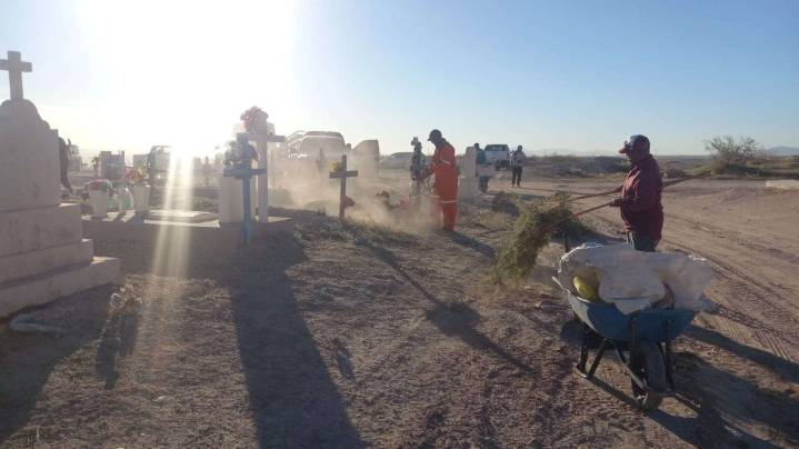 Intensifican mantenimiento en panteones por Día de Muertos