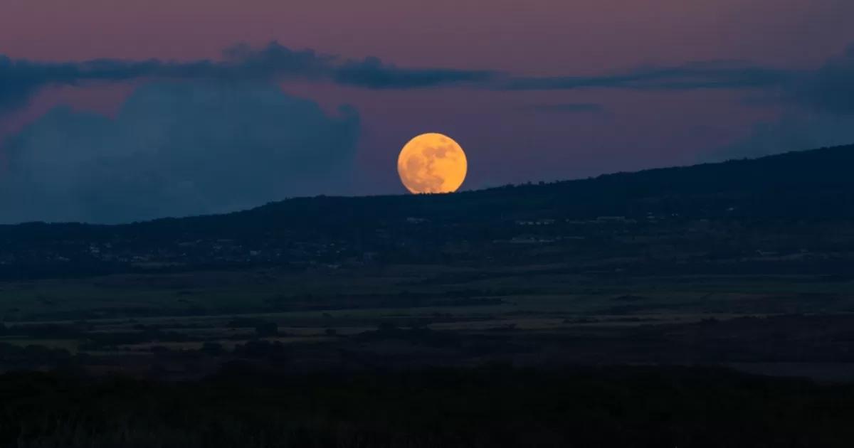 Cuándo ver la superluna de octubre 2025: significado, influencia astrológica y en el cabello