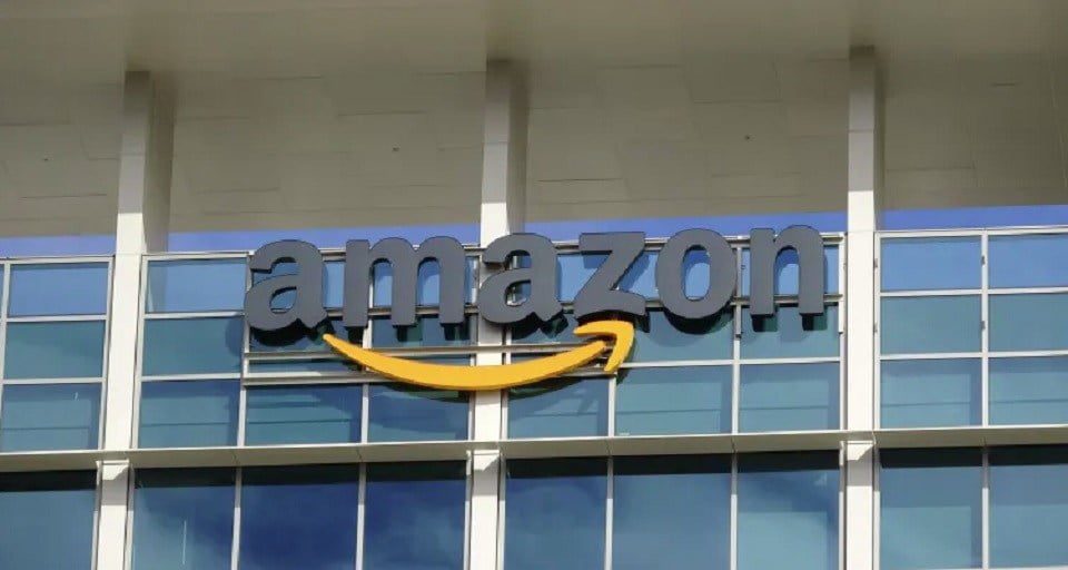 Falla en servicios de Amazon provoca caída global de aplicaciones y plataformas