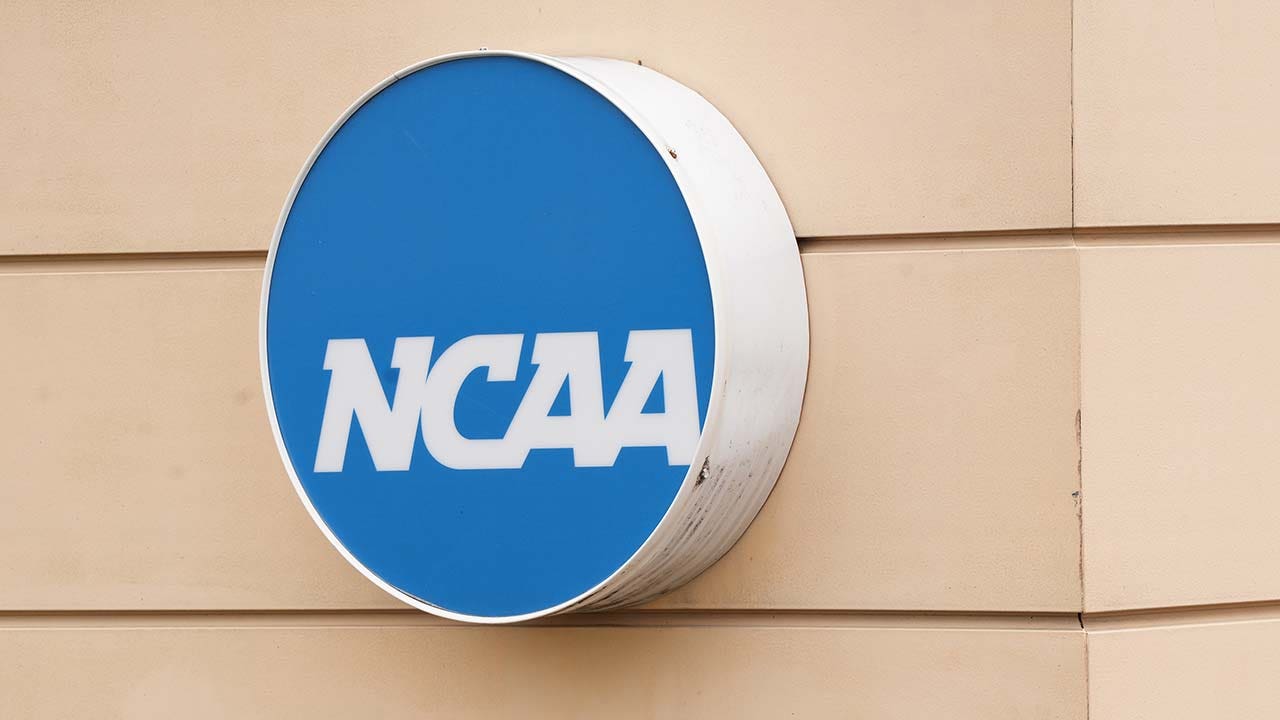 NCAA panel backs plan allowing college athletes to bet on pro sports