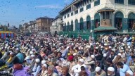Thousands gather at Dastgeer Sahab shrine in Khanyar as holy relic displayed after Friday prayers