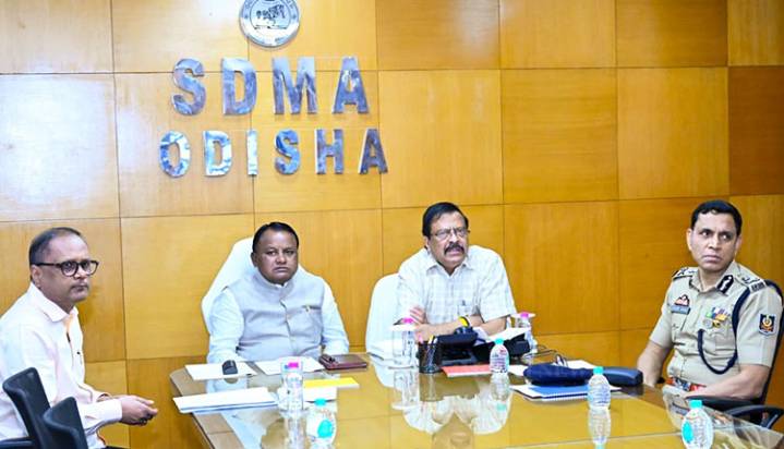 Cyclone Montha: Odisha On High Alert, 17,817 Evacuated; CM Majhi Reviews Preparations