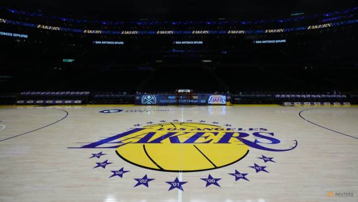 NBA-'Championship or bust': Lakers fans brimming with belief at season opener