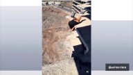 Escalofriante descenso al vacío: Un experto en parkour baja a pulso 22 pisos de un edificio abandonado