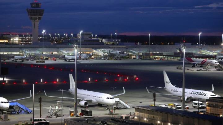 Aeropuerto de Múnich reanuda operaciones tras cierre por avistamiento de drones