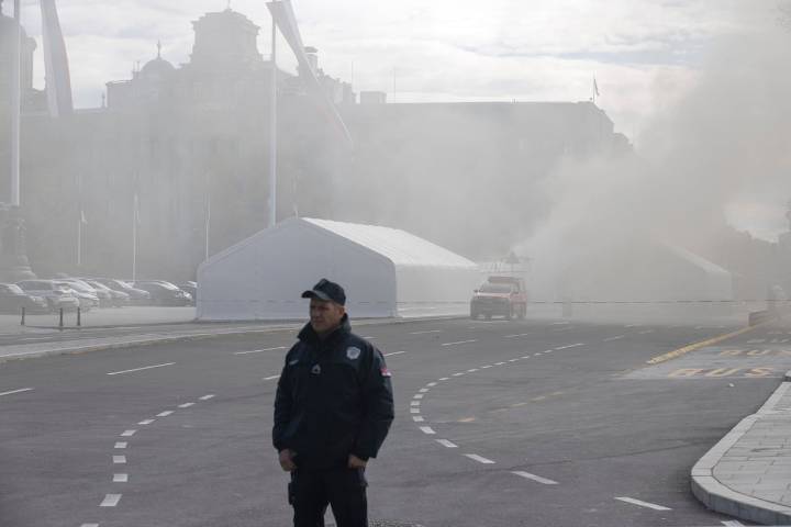 El presidente de Serbia culpa a la oposición del tiroteo contra uno de sus simpatizantes frente al Parlamento
