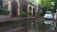 Luce Centro Histórico de Mazatlán con agua estancada y basura acumulada