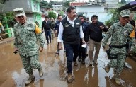 Urge Puebla abrir caminos; alistan rescate de 12 familias