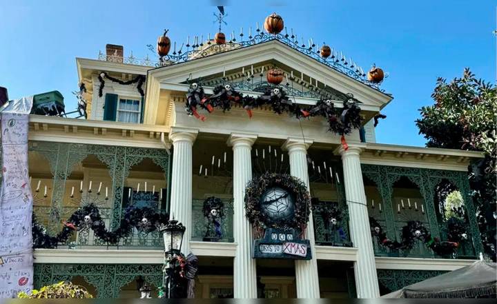 Turista de 60 años muere tras finalizar recorrido en la Casa Embrujada de Disneyland: habría sufrido un ataque cardiaco
