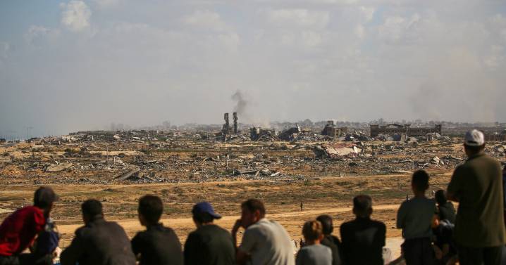 Israel says it has begun a pull-back of troops in Gaza