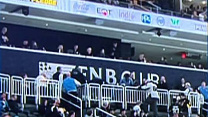 Fan at Penguins game falls from upper concourse