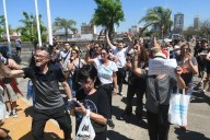 "Donde vayan los iremos a buscar”. Los videos de los incidentes durante la visita de campaña de Milei a Santa Fe