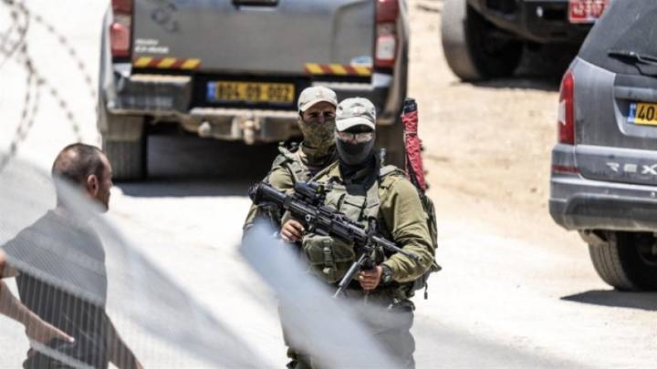 Ejército israelí allana viviendas en provincia siria