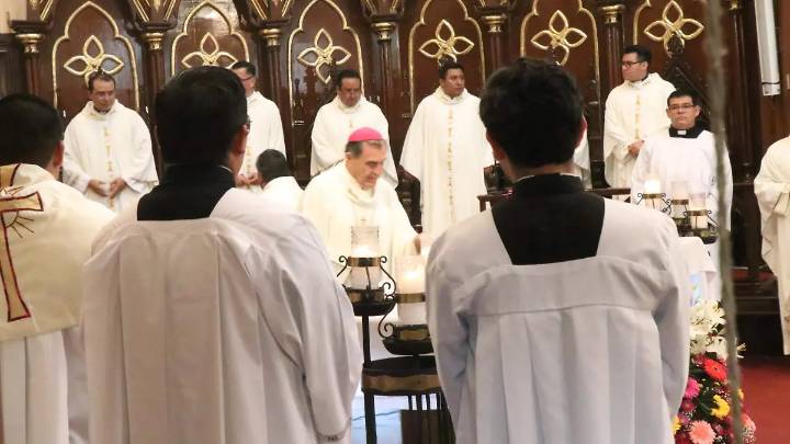 Rondallas de Costa Rica y peregrinos de Orizaba visitan la tumba de San Rafael Guízar en Xalapa