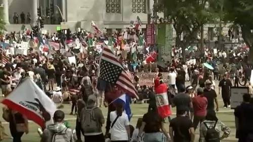 Miles de personas se esperan en manifestaciones 'No Kings' en todo el sur de California para protestar contra administración Trump