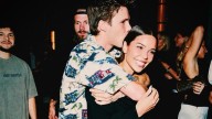 Novia de Cruz Beckham reacciona a las críticas por la diferencia de edad de casi 10 años
