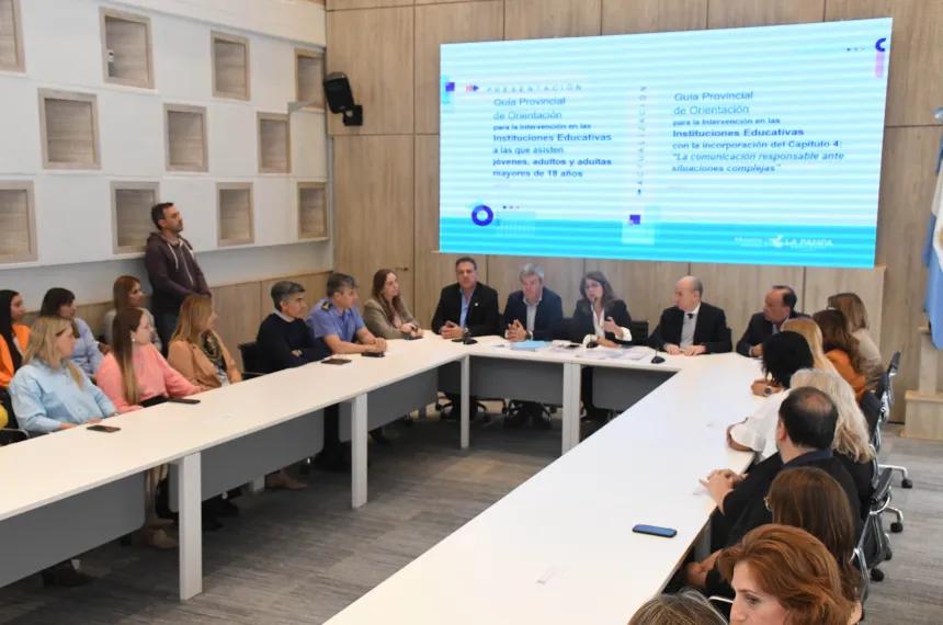 Presentan nuevas herramientas para enfrentar conflictos escolares