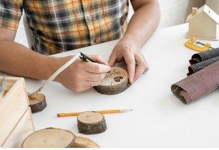 Decoraciones sostenibles para Halloween y Navidad: ideas creativas y ecológicas