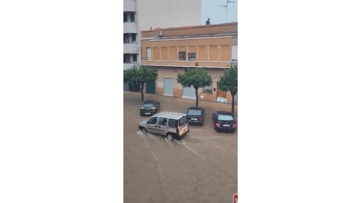 Ciudades construidas en zonas inundables: esta es la calle de Callosa de Segura que pasa por el cauce de una rambla