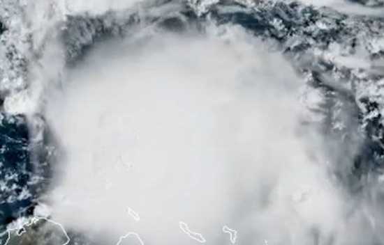 “Impresionante y terrorífico”: meteorólogo vuela al ojo del potente huracán Melissa