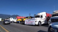 Transportistas bloquean la autopista Puebla-Veracruz para pedir que no se instalen dos casetas de peaje