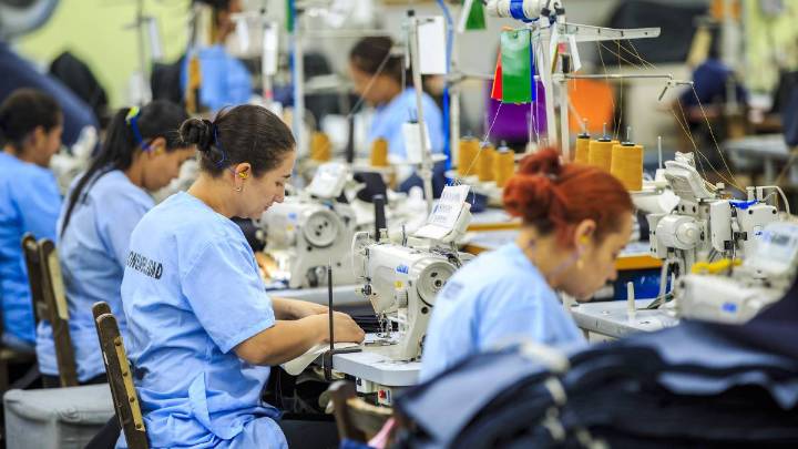 “Colombia produce solo el 5% del hilo que necesita la industria”: confeccionistas explican por qué piden eliminar aranceles