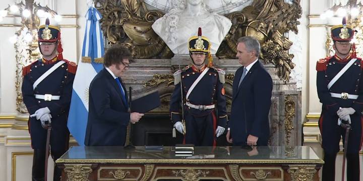 Javier Milei le tomó juramento a Pablo Quirno como nuevo Canciller