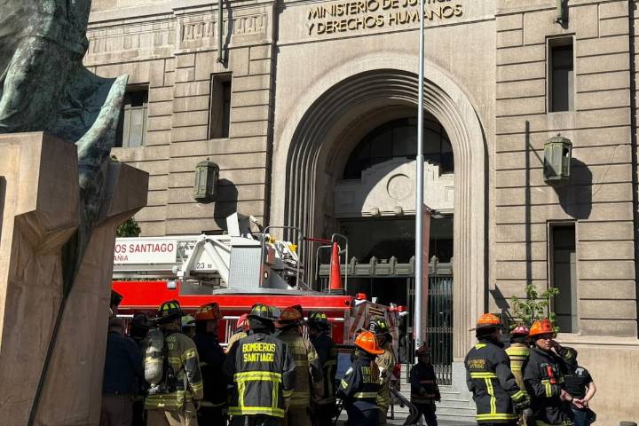 VIDEOS. Evacúan el Ministerio de Justicia por incendio: fuego controlado y ventilación en tres pisos