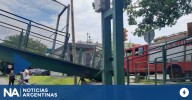 Video: así fue el derrumbe parcial del puente peatonal sobre la General Paz