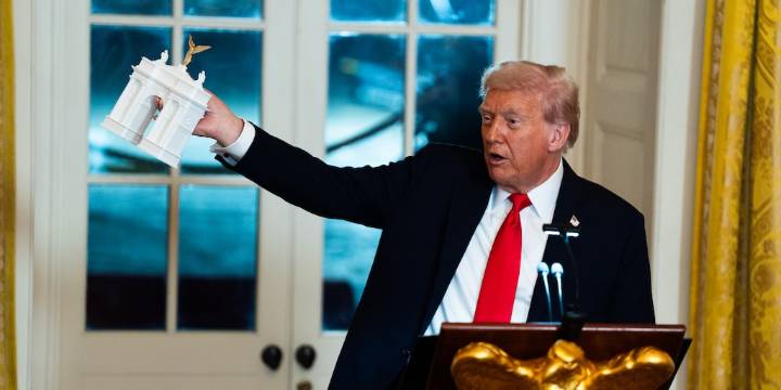 La Casa Blanca despidió al comité que supervisaba los planes de construcción de Trump en Washington