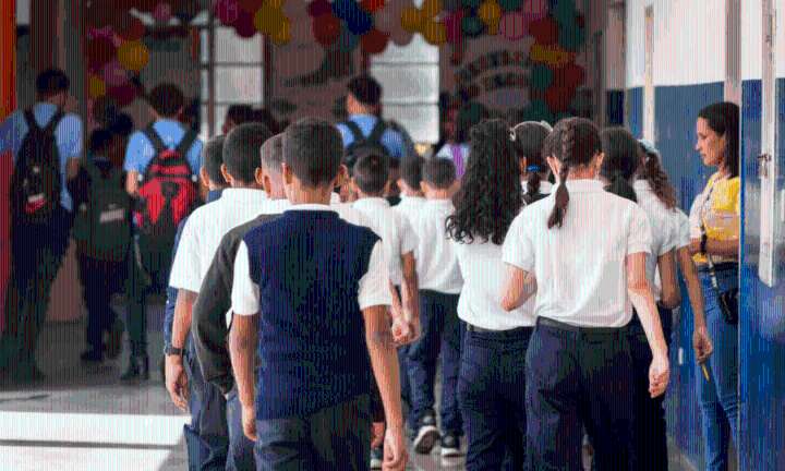 Anuncian vacaciones escolares navideñas 2025 y retorno en 2026