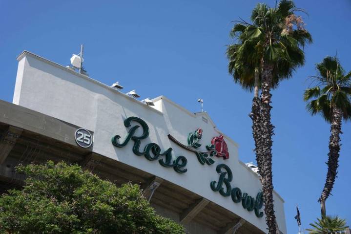 Report: Rose Bowl, city sue UCLA over SoFi games plan
