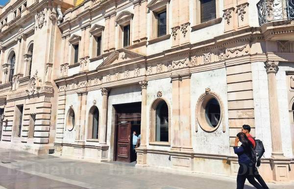 Culmina limpieza de Palacio Municipal tras vandalismo