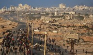 Palestinos empiezan a regresar a sus hogares en Gaza, tras cesa de la ofensiva israelí