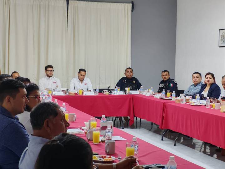 CAPACITAN A SOCIOS DE LA CMIC CARMEN EN LA PREVENCIÓN DE LLAMADAS DE EXTORSIÓN