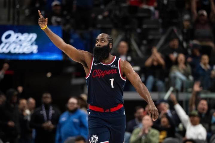 Clippers find something in reserve, crush Suns in home opener