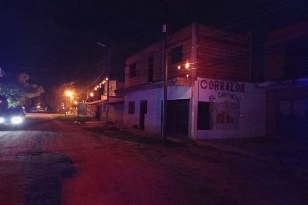 FUEGO! Se incendió cableado eléctrico en pleno barrio capitalino y hubo pánico de vecinos (IMÁGENES)