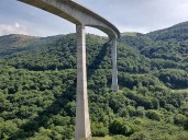 El puente de Cantabria que parece tocar el cielo: un espectáculo que deja sin aliento