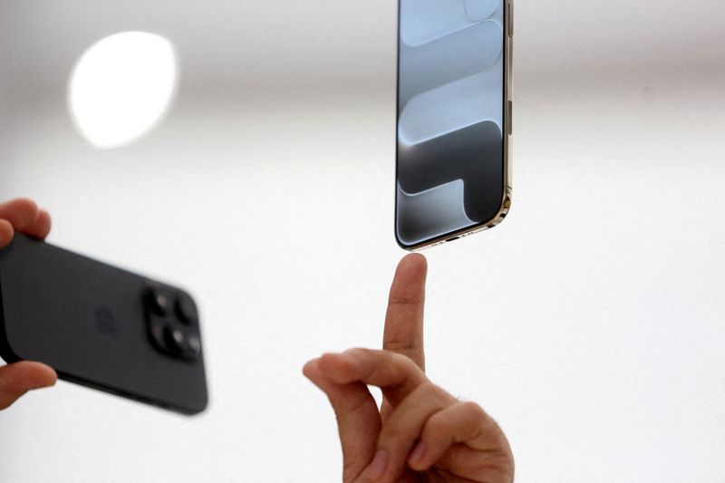 Apple CEO forecasts holiday quarter iPhone sales that top Wall Street estimates