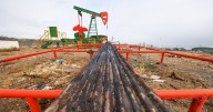 Precios del petróleo tienen su peor semana desde junio y no se descartan niveles de US$50