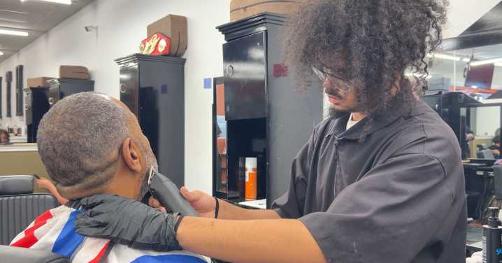 Barber college offers free haircuts to government workers during shutdown