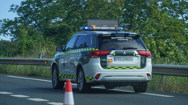 La Guardia Civil pilla a un conductor sin permiso que salía en moto del examen de recuperación de puntos