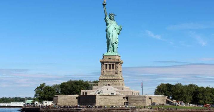 Estatua de la Libertad cierra al público durante el cierre gubernamental de EU