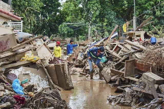 Suben a 80 los muertos por lluvias e inundaciones en cinco estados