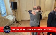 Efusivo abrazo entre el peronista Jaldo y Milei durante la reunión con gobernadores en la Rosada