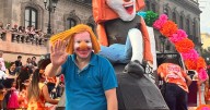 Los muertos se ponen regios con este desfile